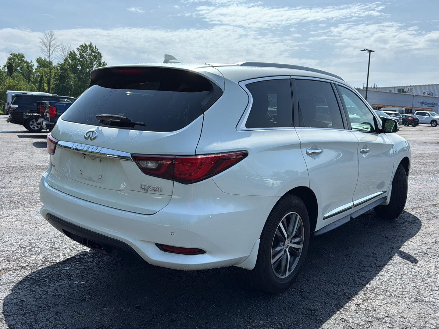 Used 2020 Majestic White INFINITI LUXE image 4