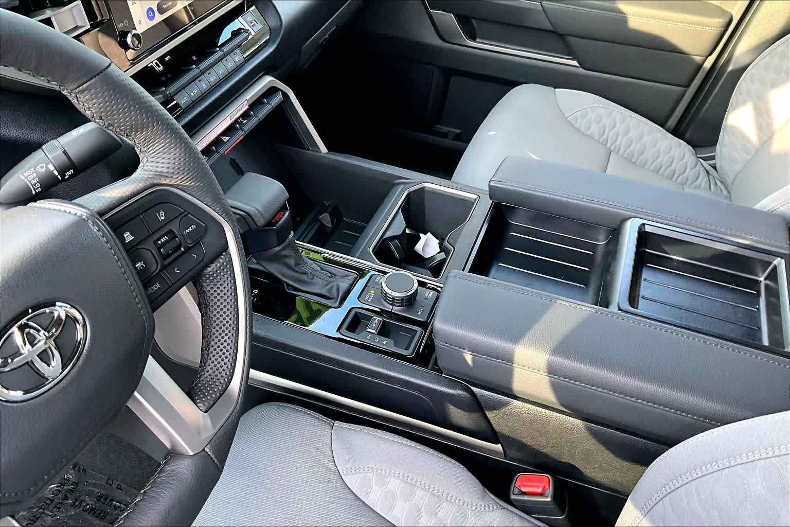 2025 Toyota Tundra SR5 - Photo 7