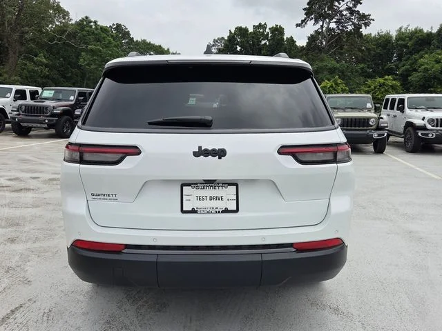 New 2026 Bright White Clear-Coat Exterior Paint Jeep Altitude image 7