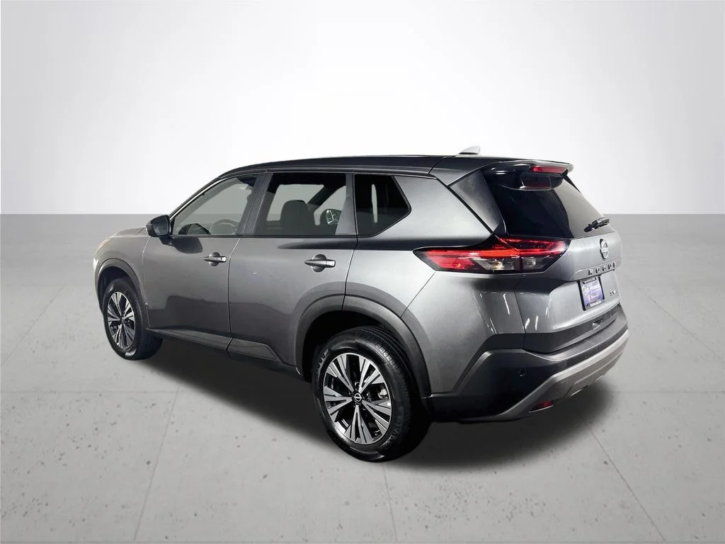Used 2023 Gray Nissan SV image 8