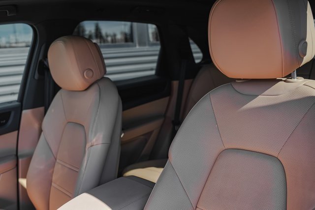 2022 Porsche Cayenne Base photo 4