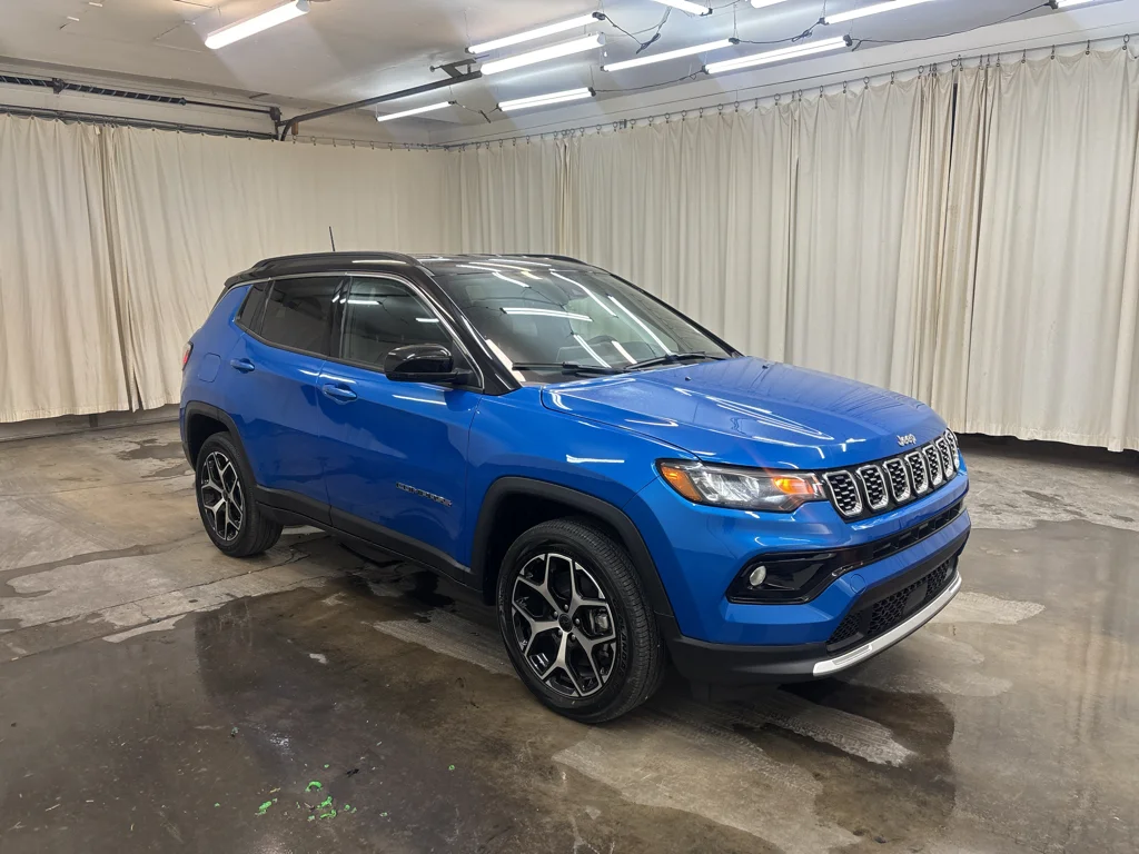 New 2026 Hydro Blue Pearl-Coat Exterior Paint Jeep Limited image 3