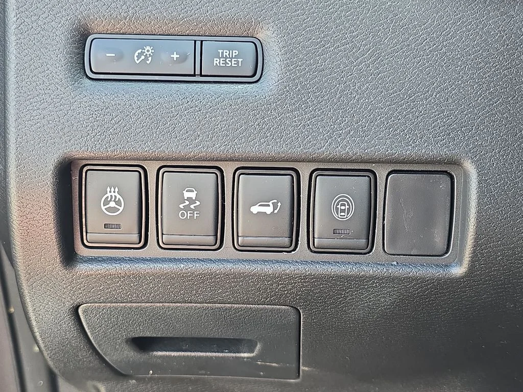 Certified Used 2023  Nissan SL image 18