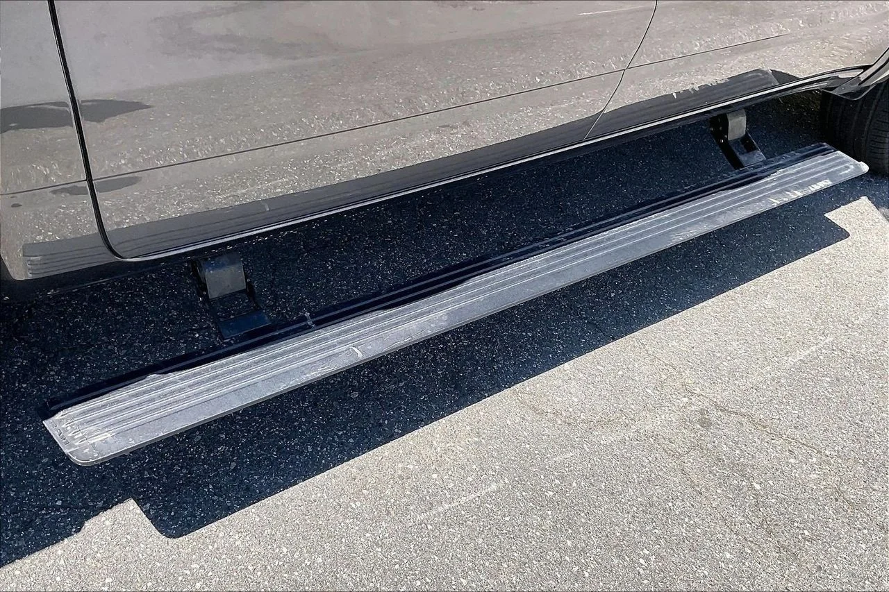 New 2026 Granite Crystal Metallic Clear-Coat Exterior Paint RAM Limited image 9