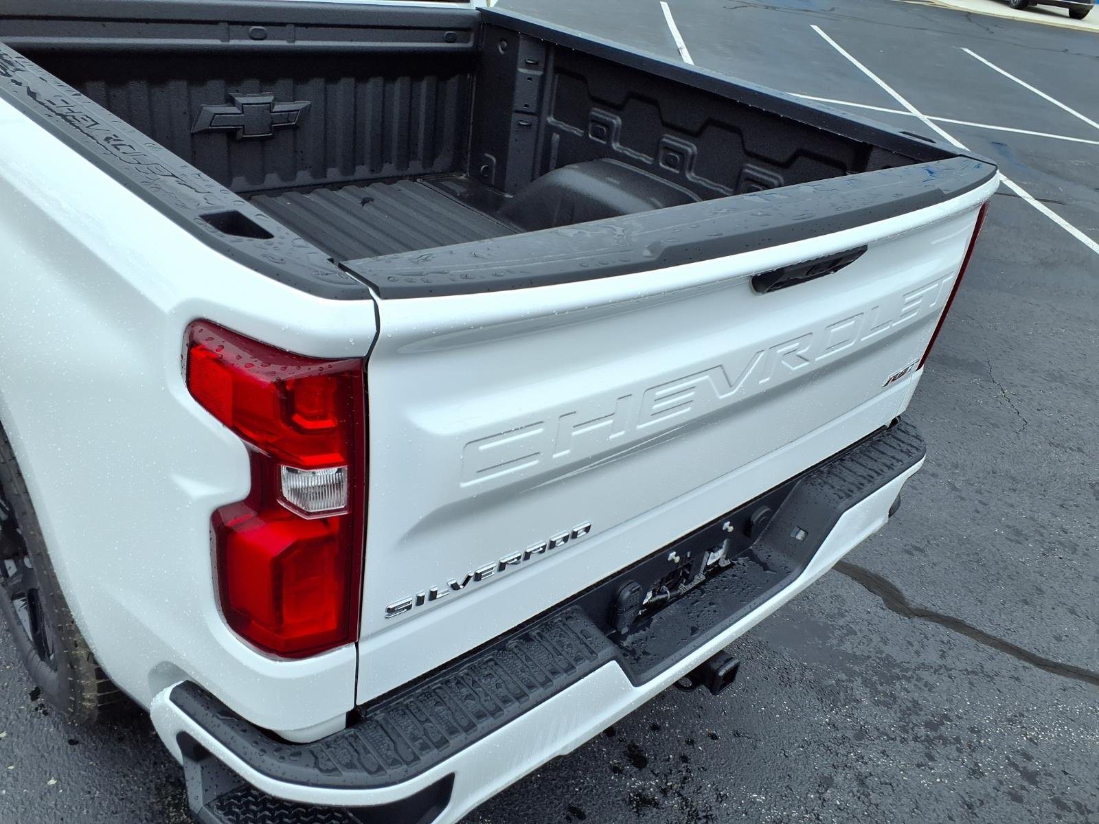 New 2026 Summit White Chevrolet RST image 21