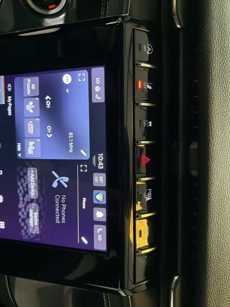 Used 2023 White Jeep Altitude X image 18