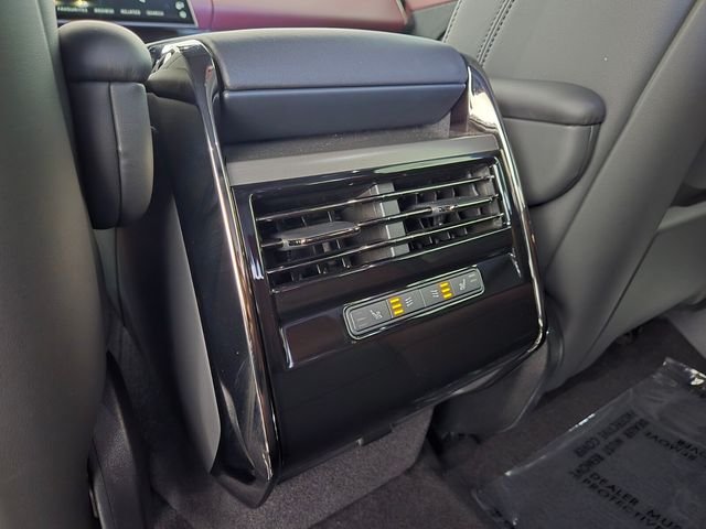 Used 2025 Green Land Rover Dynamic SE image 13