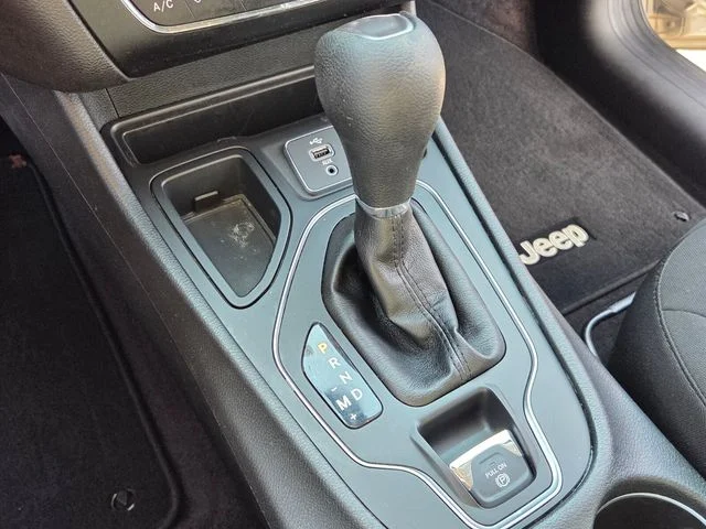 Used 2019 Silver Jeep Latitude image 22