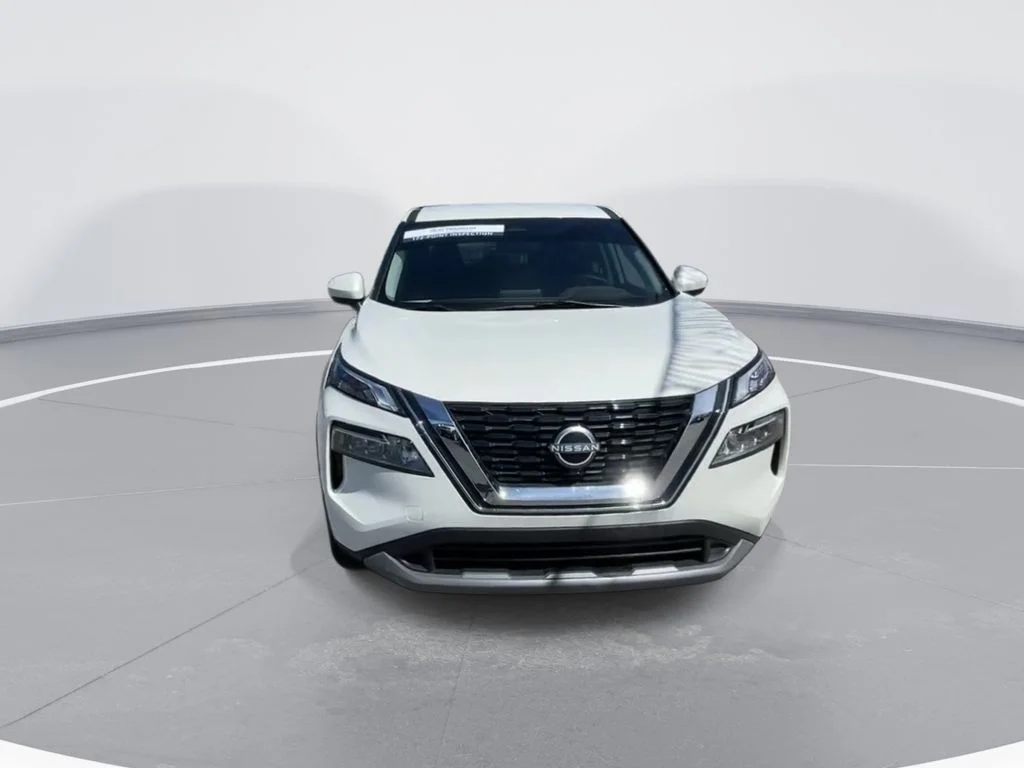 Used 2023 White Nissan SV image 3