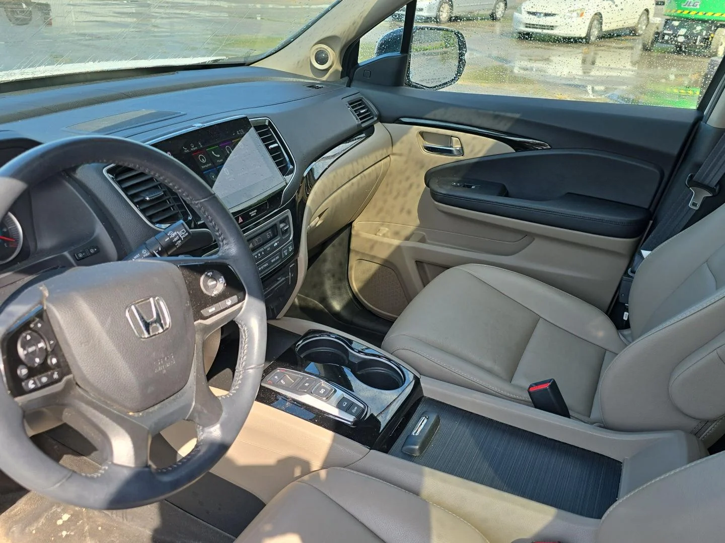 Used 2022 Platinum White Pearl Honda Touring w/Rear Captain