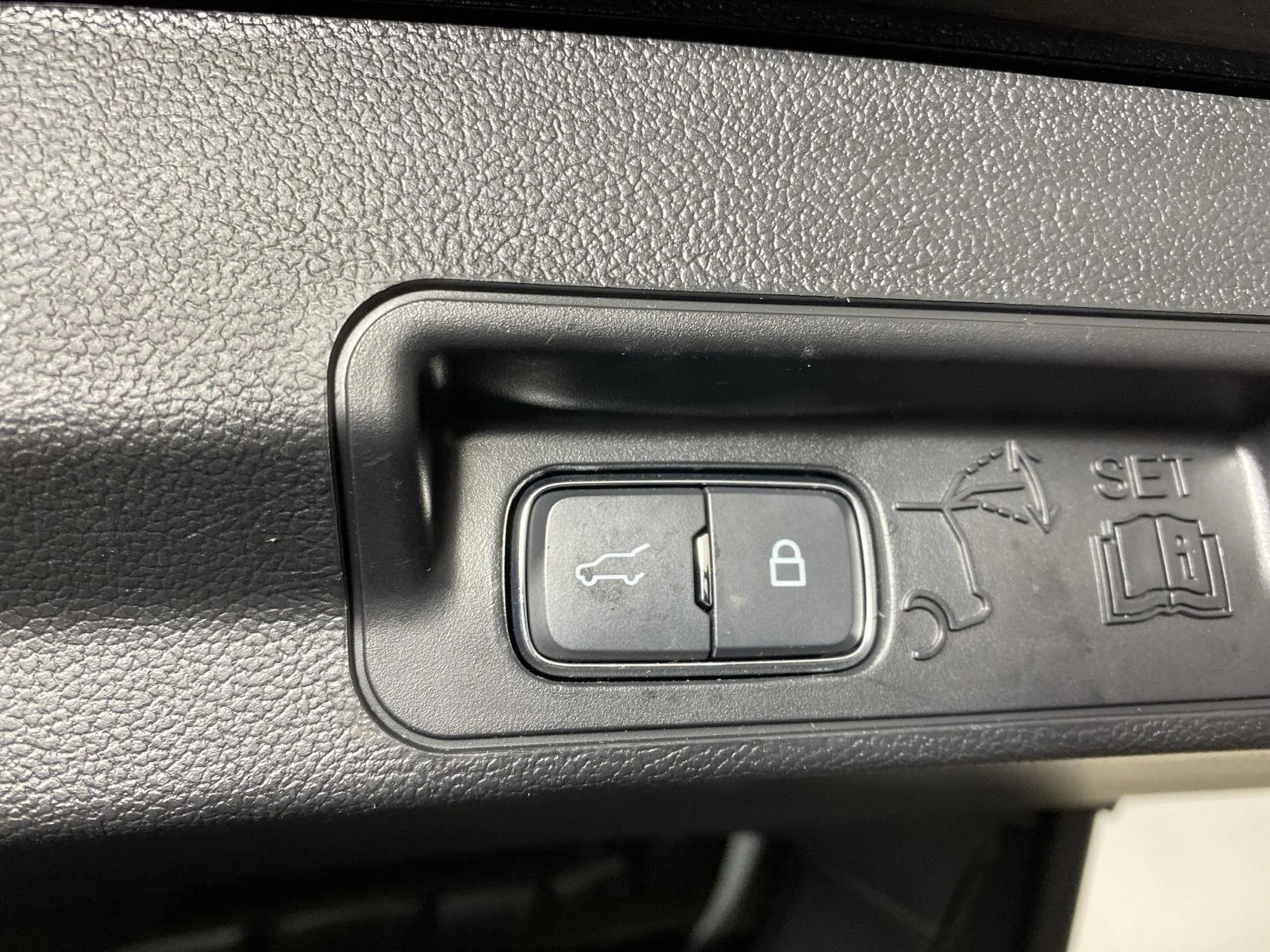 Used 2023 Agate Black Metallic Ford XLT image 30