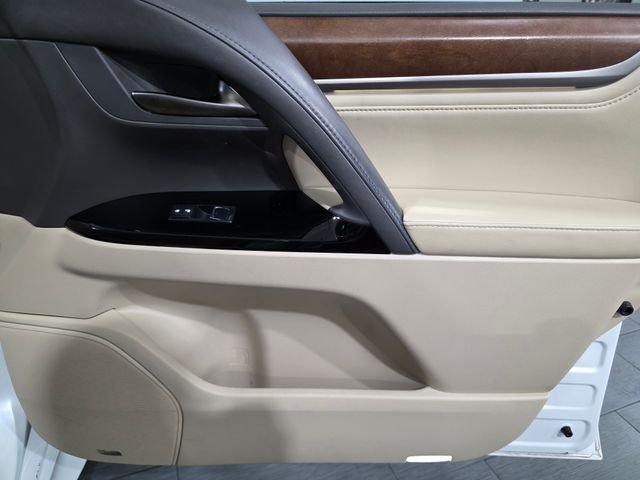 Used 2016  Lexus 570 image 13