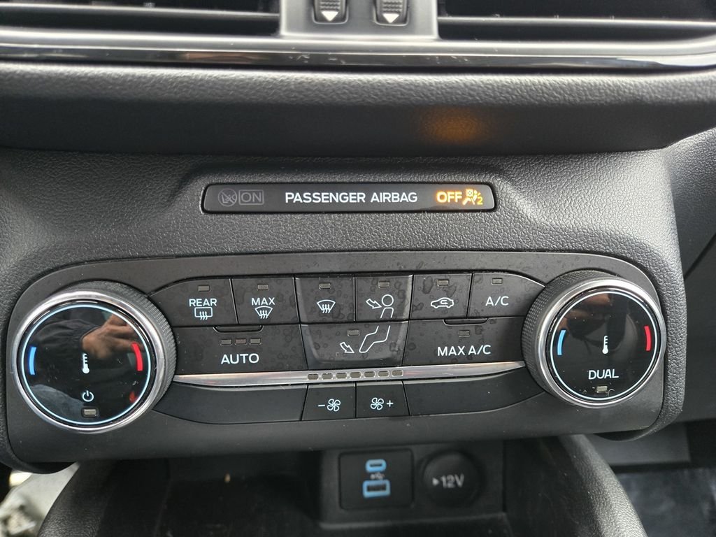 Used 2023 Agate Black Metallic Ford ST-Line image 16