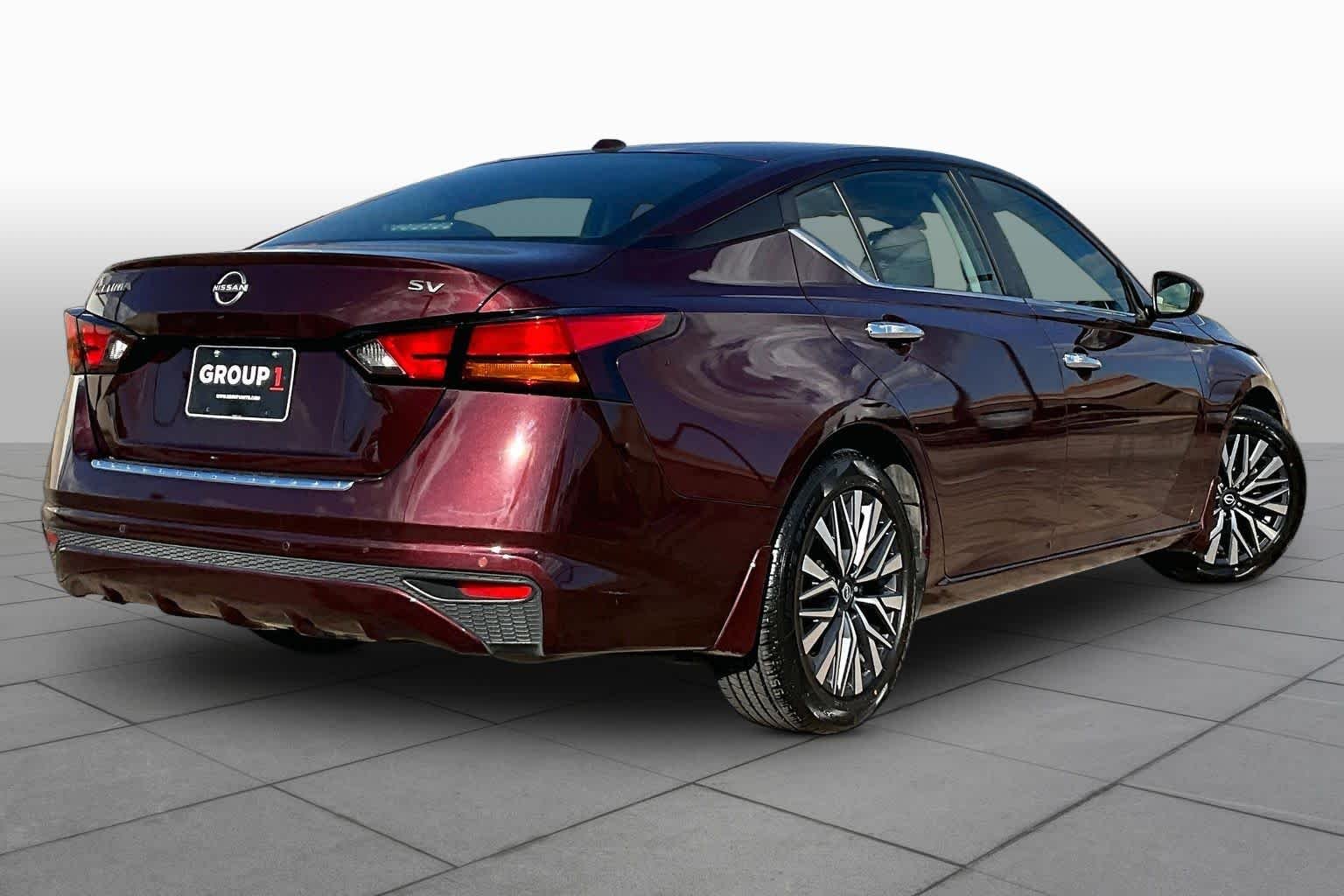 Used 2023 Garnet Pearl Metallic Nissan 2.5 SV image 13