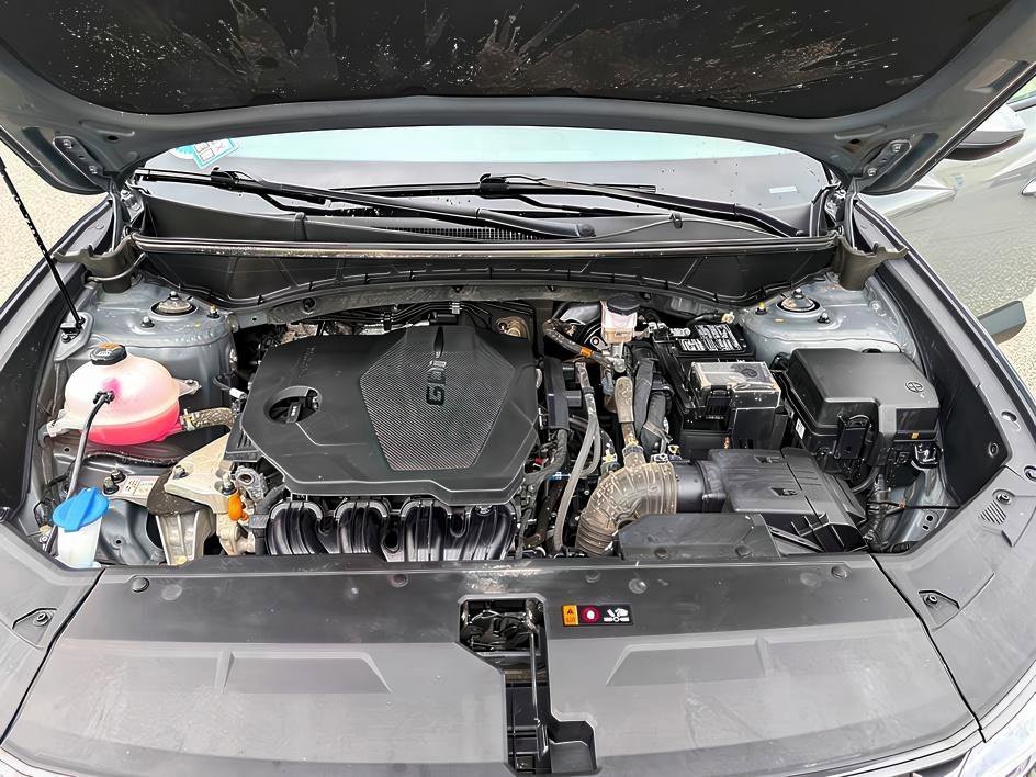 Used 2025 Hampton Gray Hyundai SEL image 60