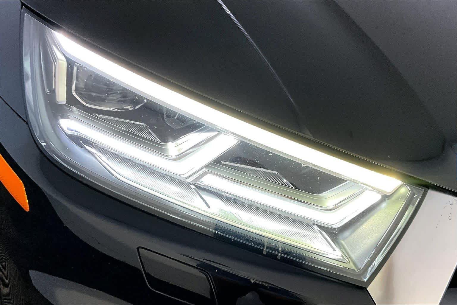 Used 2020 Mythos Black Metallic Audi Premium Plus image 27
