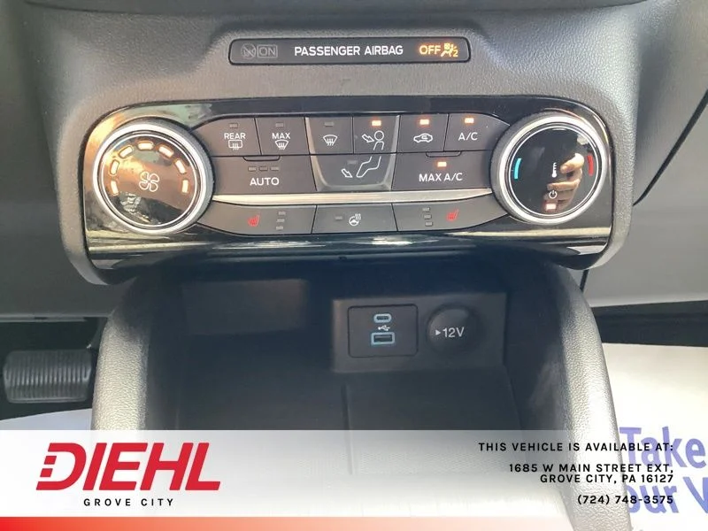 Used 2022 Blue Ford SE image 36