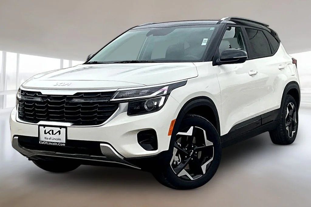 New 2026 Clear White / Black Roof Kia S image 1