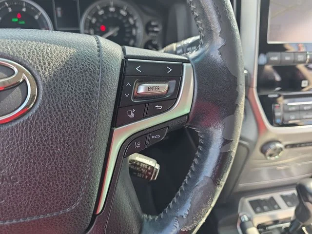 Used 2017  Toyota Base image 19