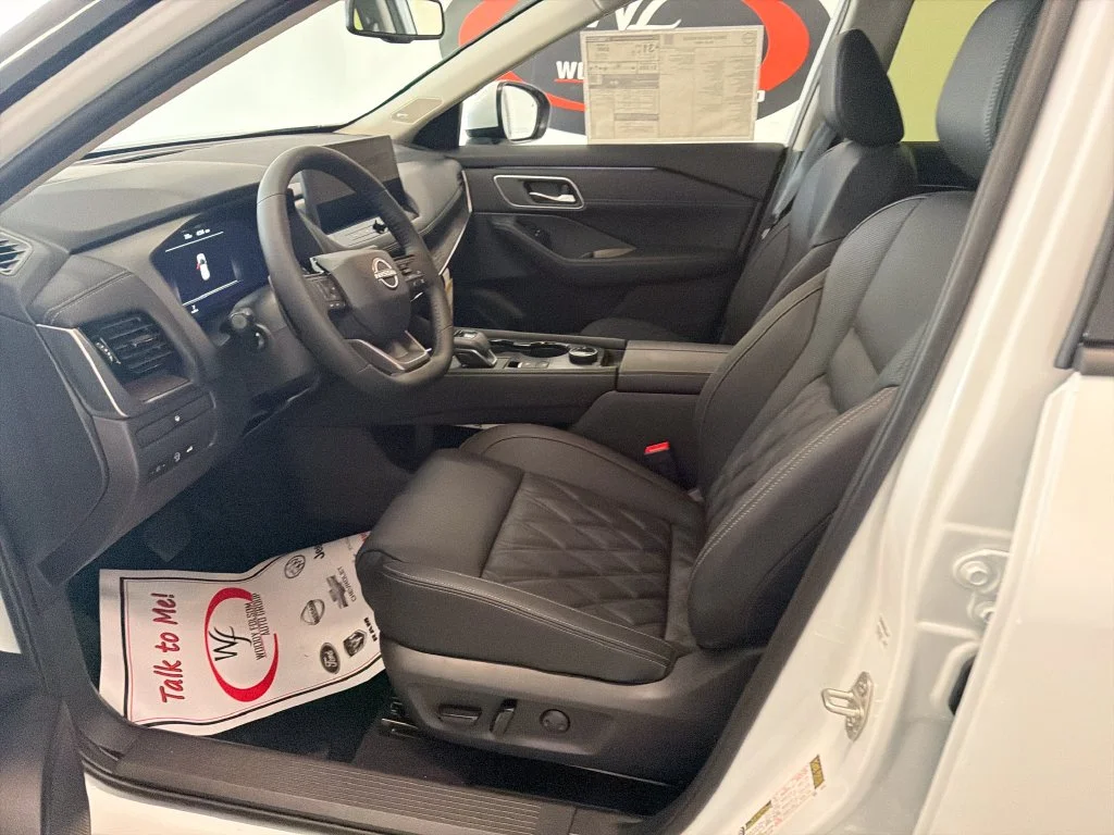 New 2026 Everest White Pearl TriCoat Nissan Platinum image 9