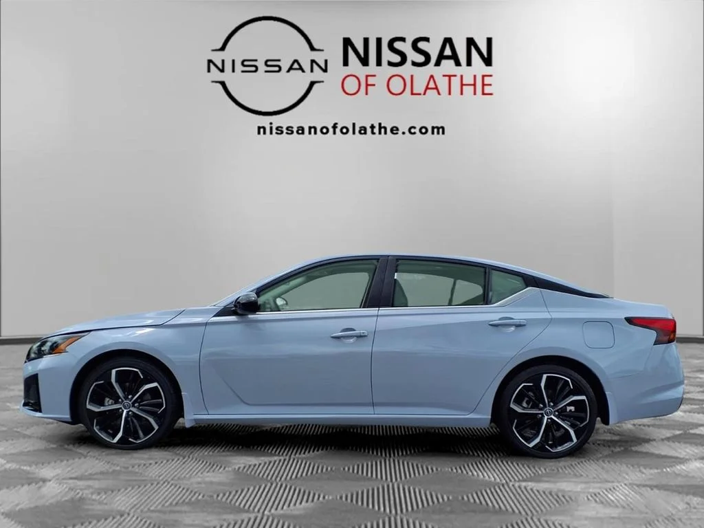 Used 2024 Gray Nissan 2.5 SR image 23