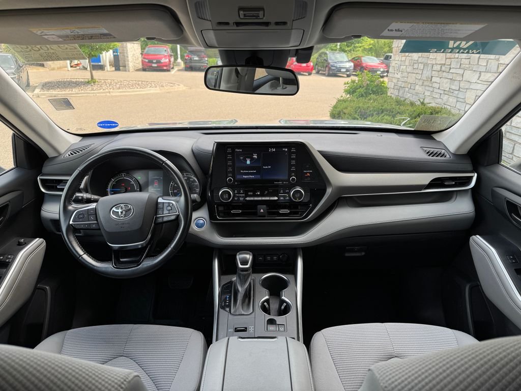 2021 Toyota Highlander LE - Photo 22
