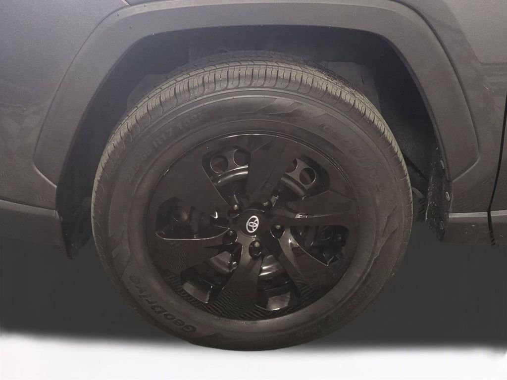 2021 Toyota RAV4 LE - Photo 11