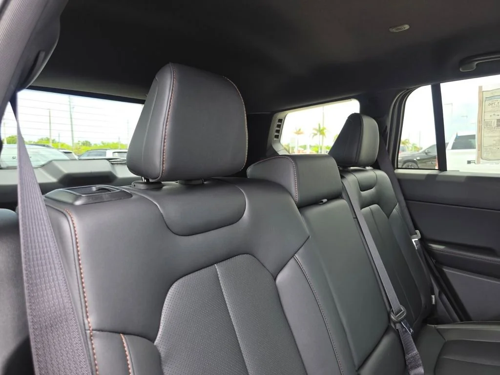 New 2026 Sting-Gray Clear-Coat Exterior Paint Jeep Limited image 18