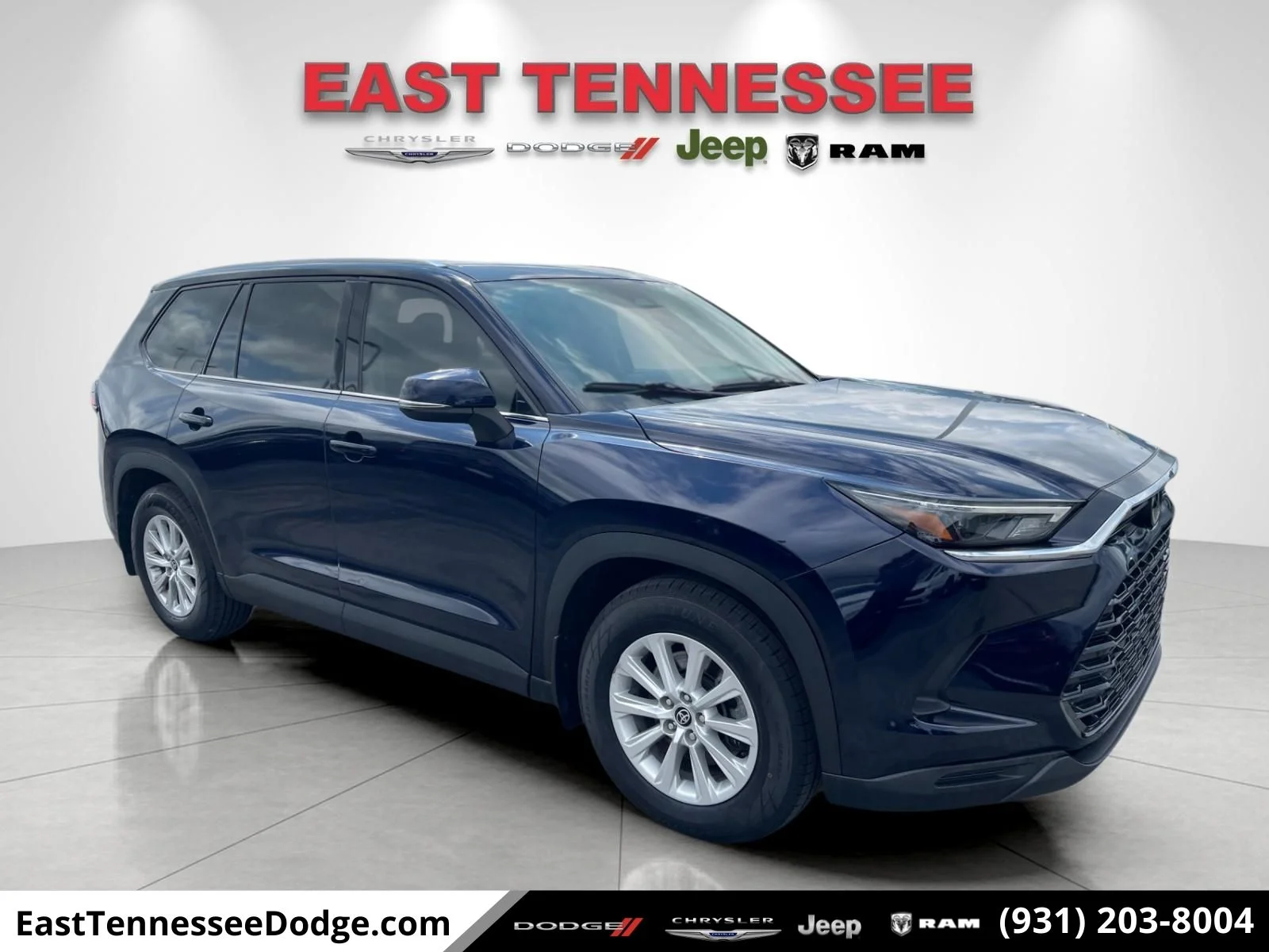 Used 2024  Toyota XLE image 1