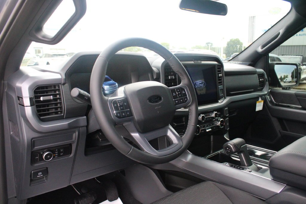 New 2026 Carbonized Gray Metallic Ford XLT image 2