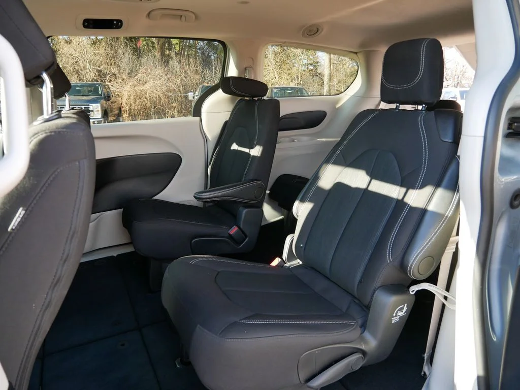 Used 2024 Silver Chrysler LX image 11