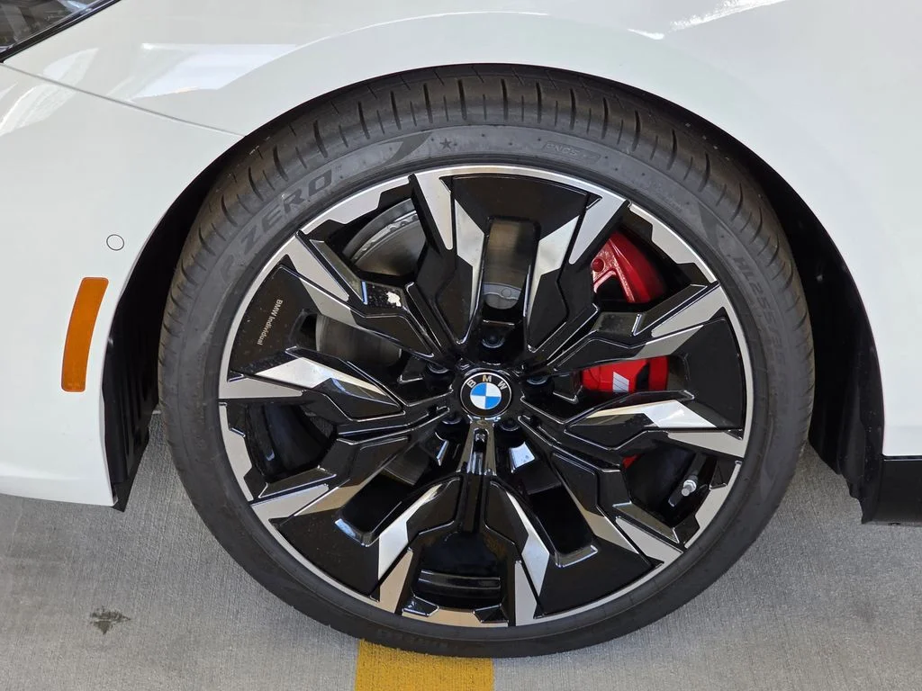 New 2026 White BMW eDrive40 image 5