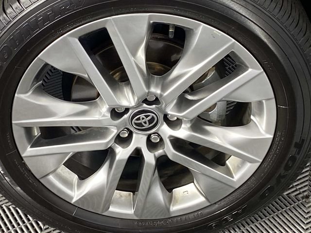 Used 2025 Beige Toyota XLE Premium image 31