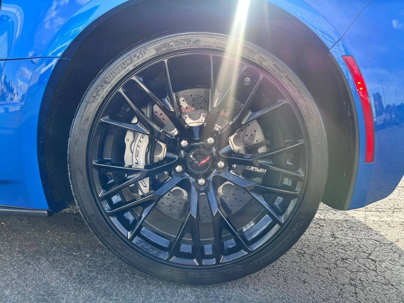 Used 2016 Laguna Blue Metallic Tintcoat Chevrolet Z06 image 30