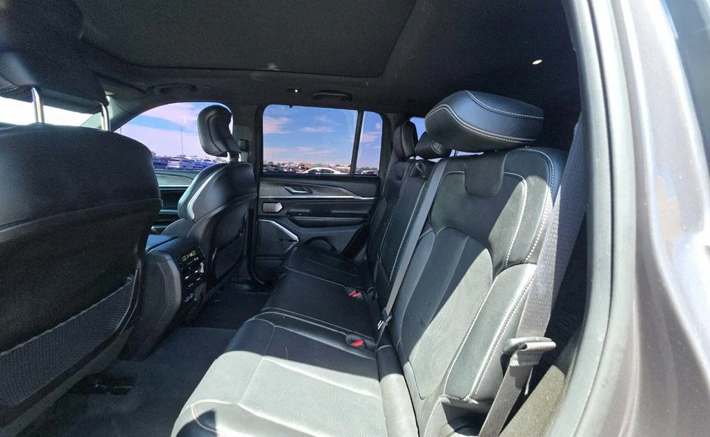 Used 2022 Gray Jeep Overland 4xe image 19