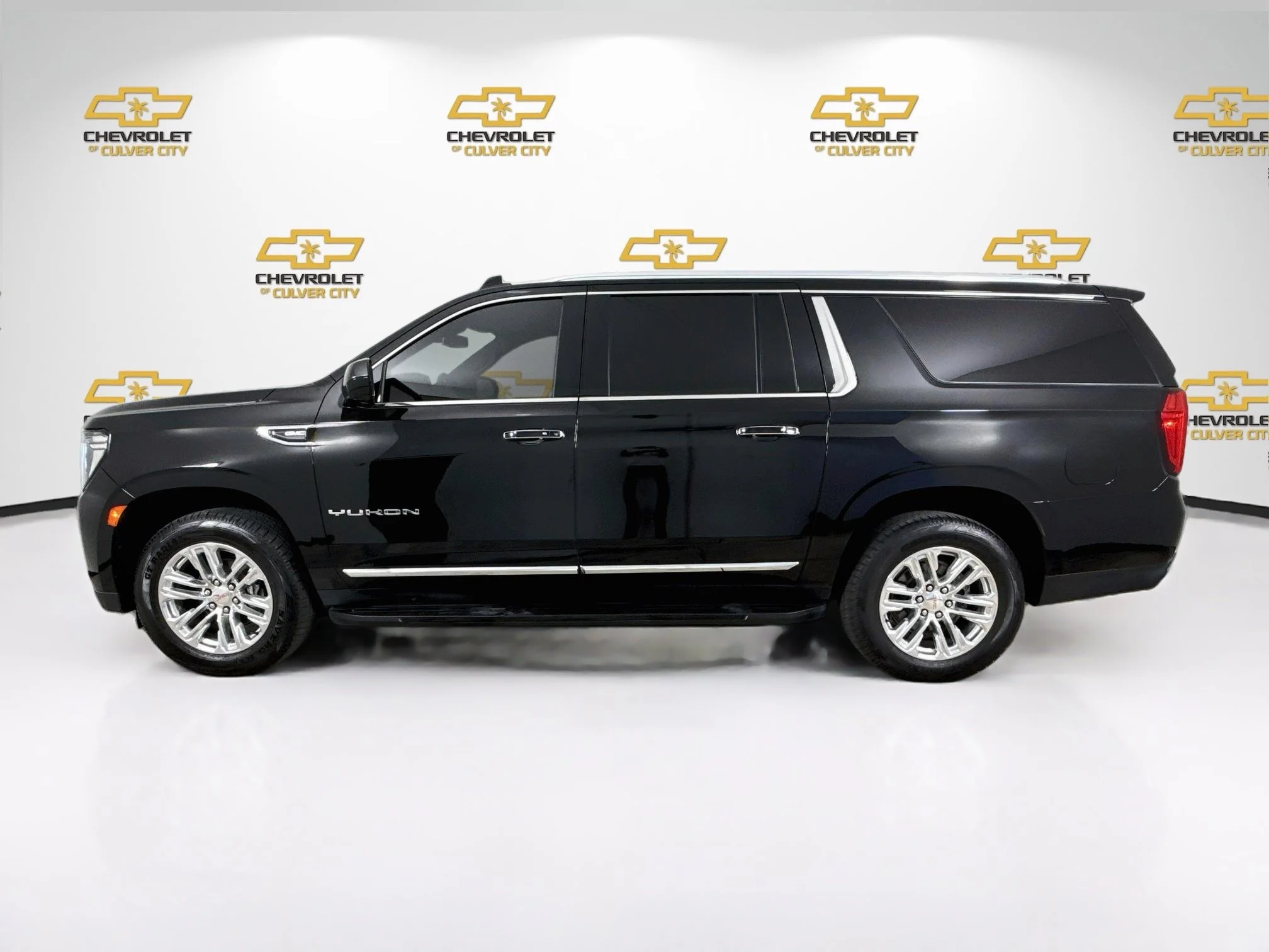 Used 2023 ONYX BLACK GMC SLT image 5