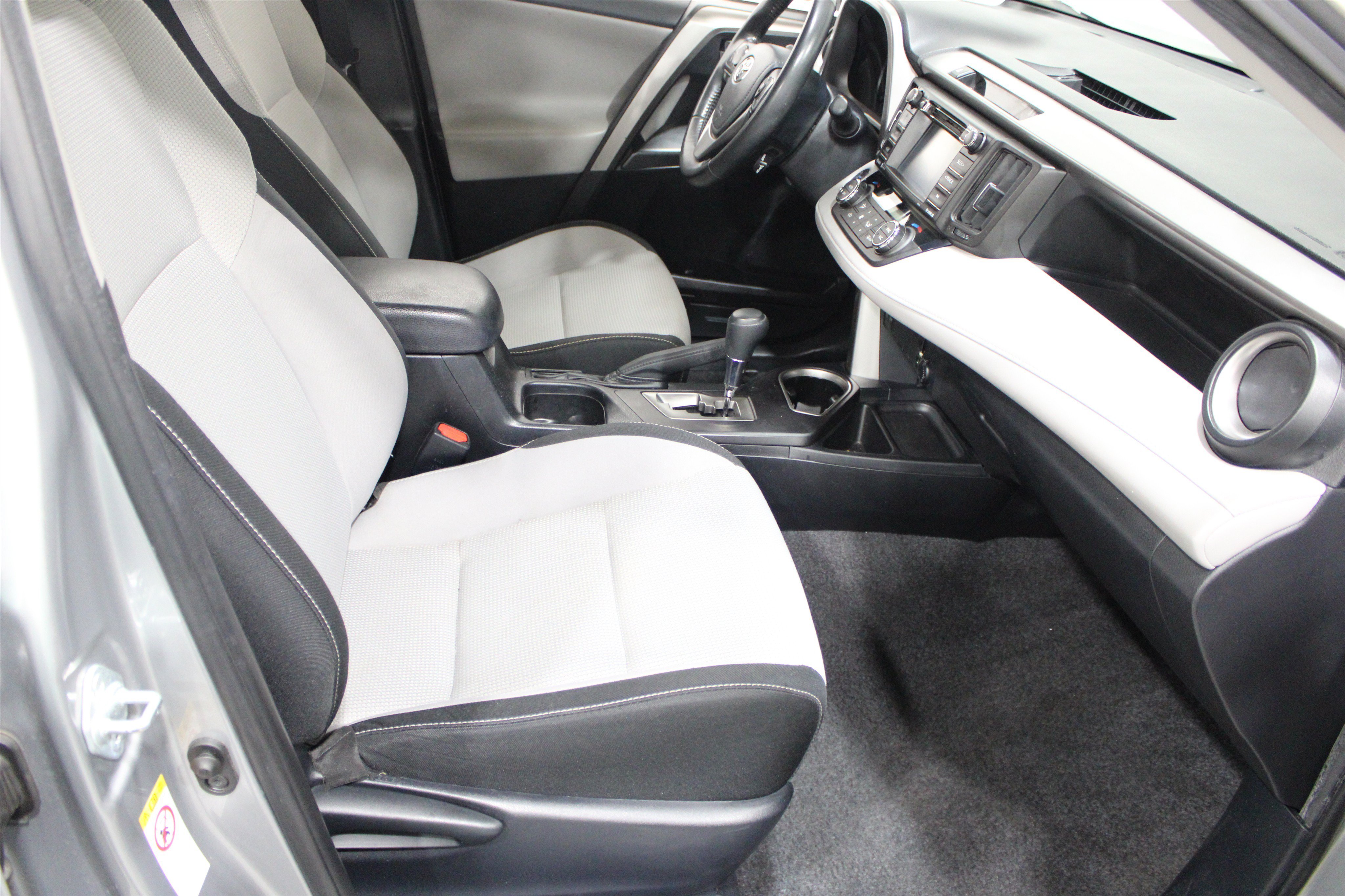 Used 2018 Silver Sky Metallic Toyota XLE image 24