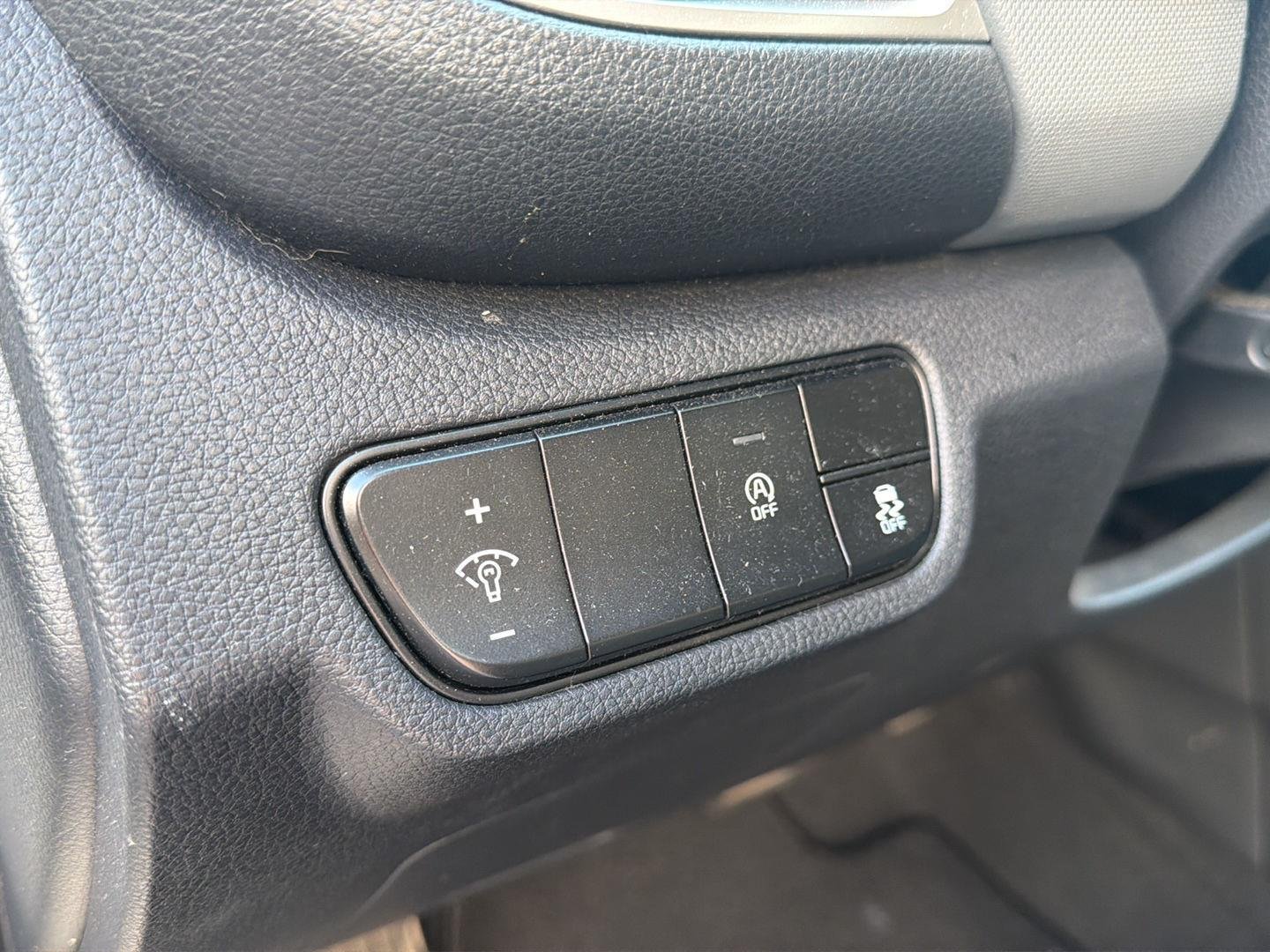 Used 2021 Snow White Pearl Kia LX image 10