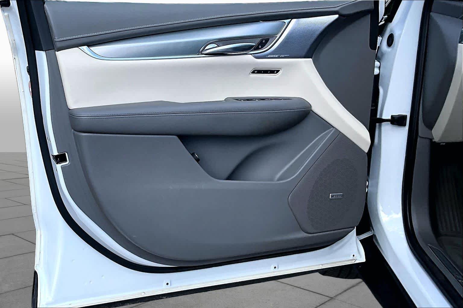 Used 2020 Crystal White Tricoat Cadillac Premium Luxury FWD image 26