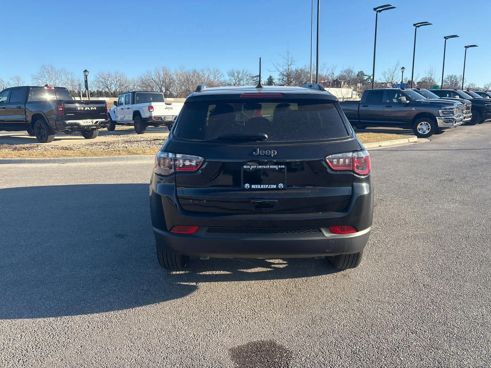 New 2026 Diamond Black Crystal Pearlcoat Jeep Latitude Altitude image 8