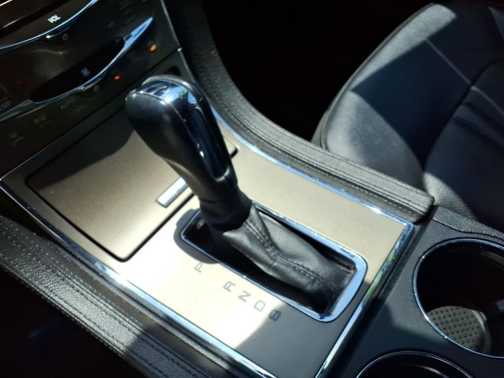Used 2015 White Lincoln Base image 20