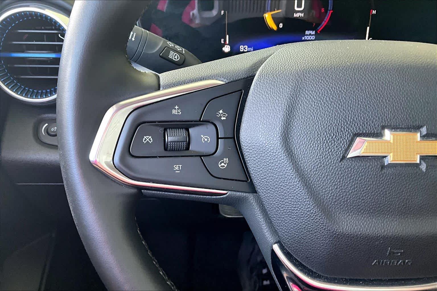 Used 2025 Summit White Chevrolet LT image 23