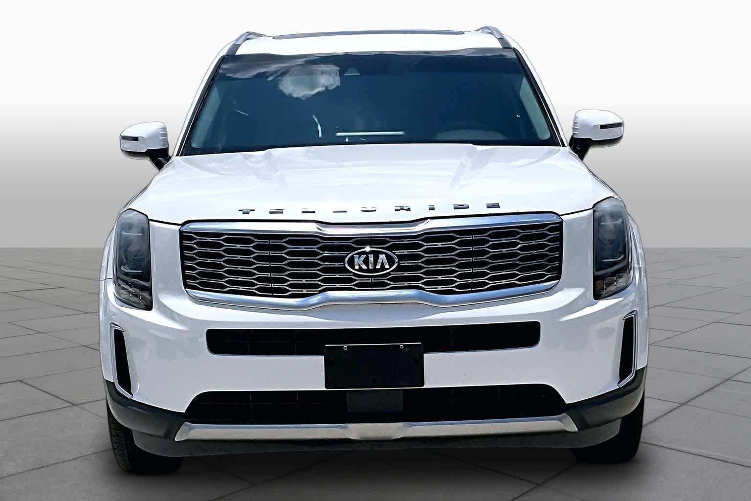 Used 2020 Snow White Pearl Kia S image 4