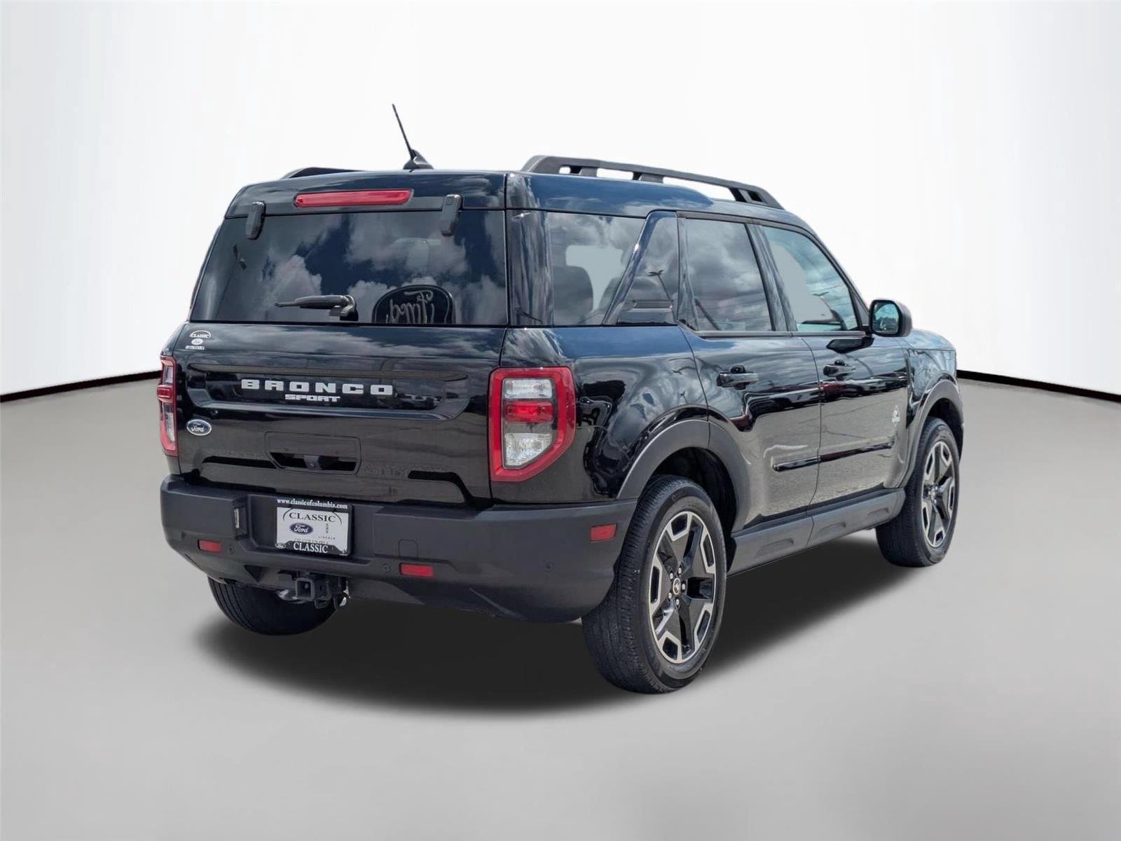Used 2023 Shadow Black Ford Outer Banks image 5