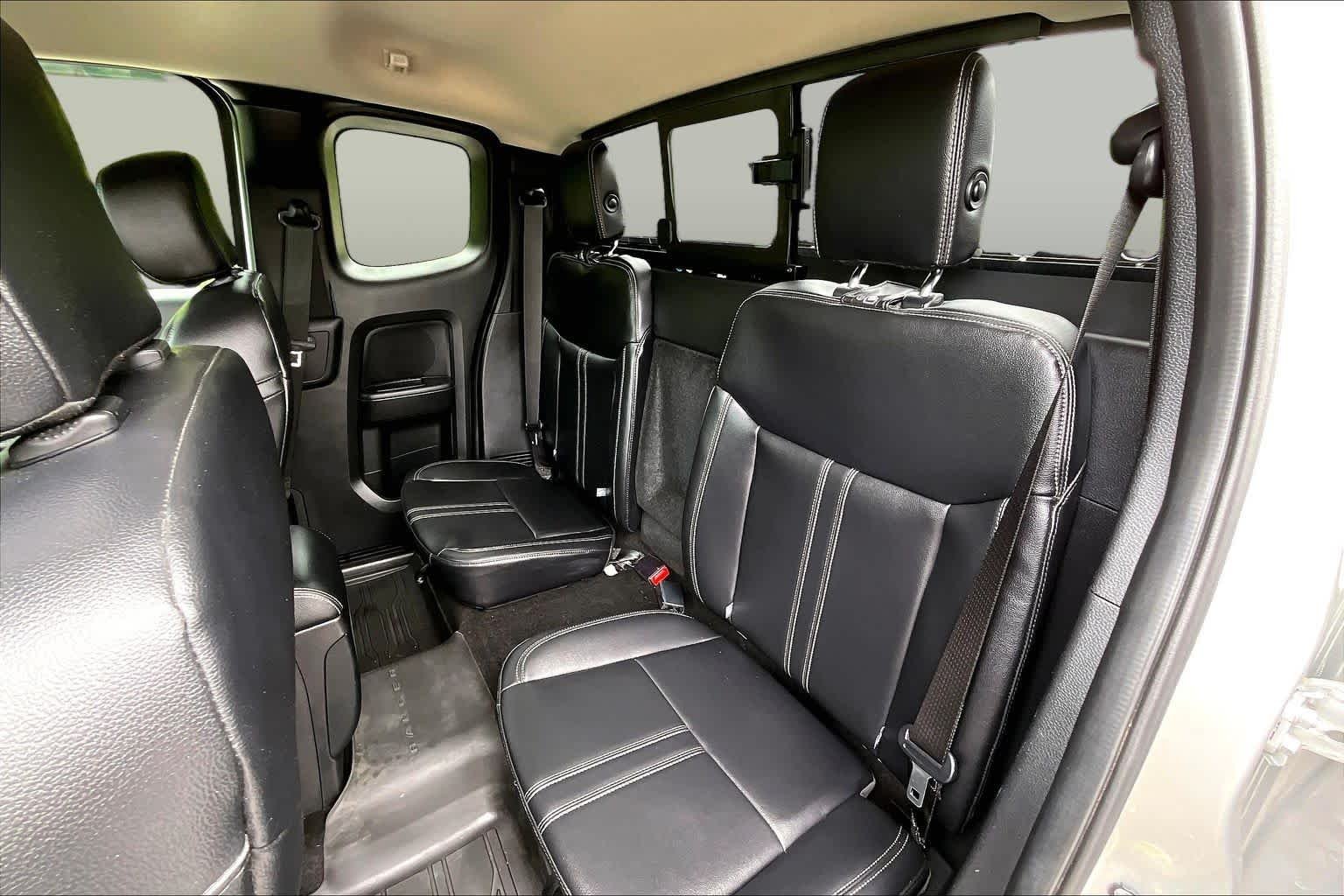 Used 2019 Ingot Silver Ford LARIAT image 21