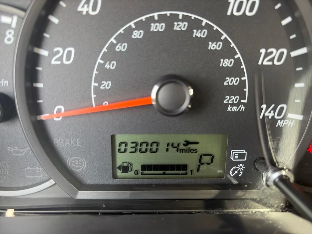 Used 2024 Silver Mitsubishi ES image 16