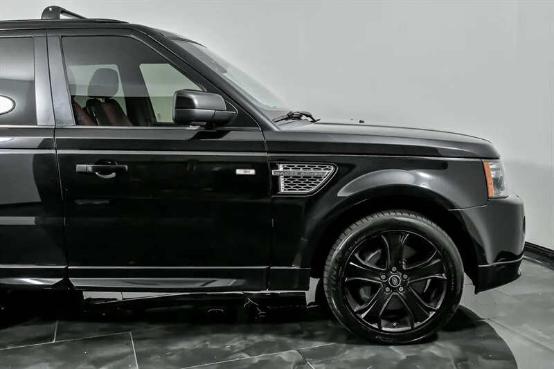 Used 2013 Santorini Black Metallic Land Rover Autobiography image 12