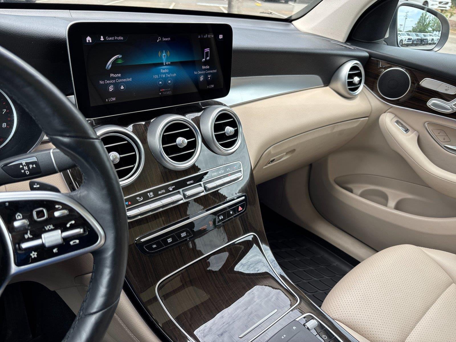 Used 2021 Obsidian Black Metallic Mercedes-Benz GLC 300 image 28