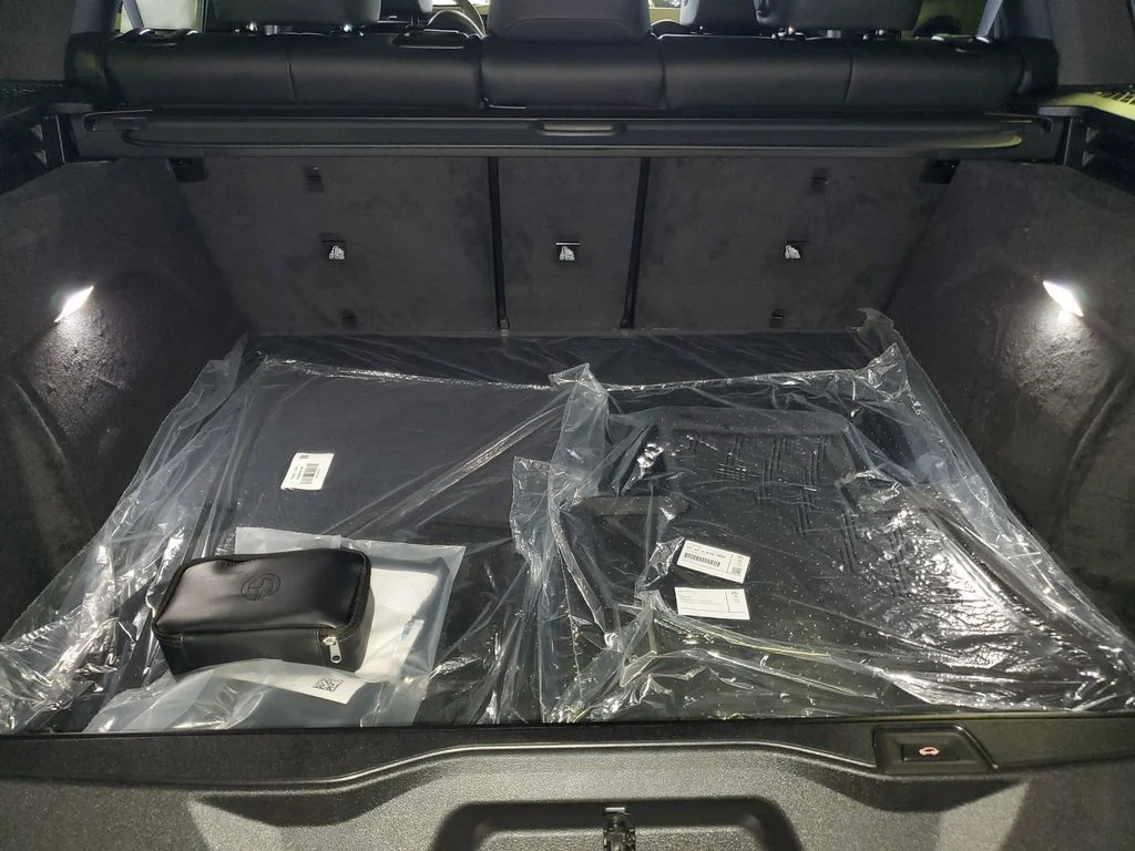 Used 2026 Skyscraper Grey Metallic BMW sDrive40i image 7