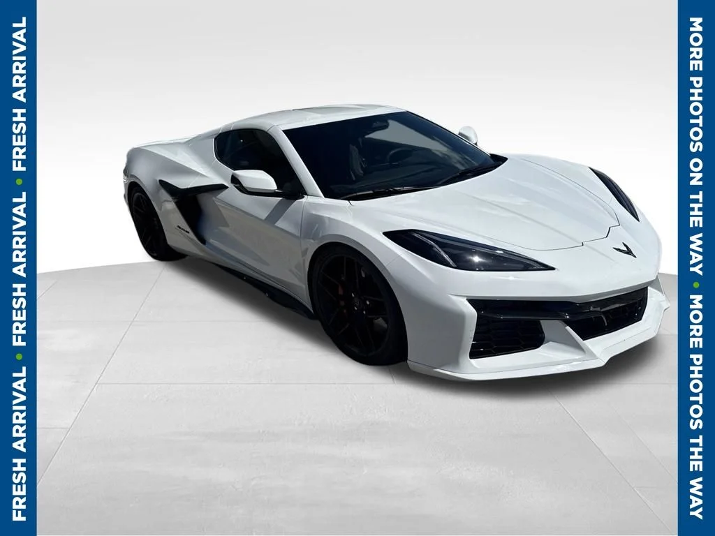 Used 2025 White Chevrolet Z06 image 1